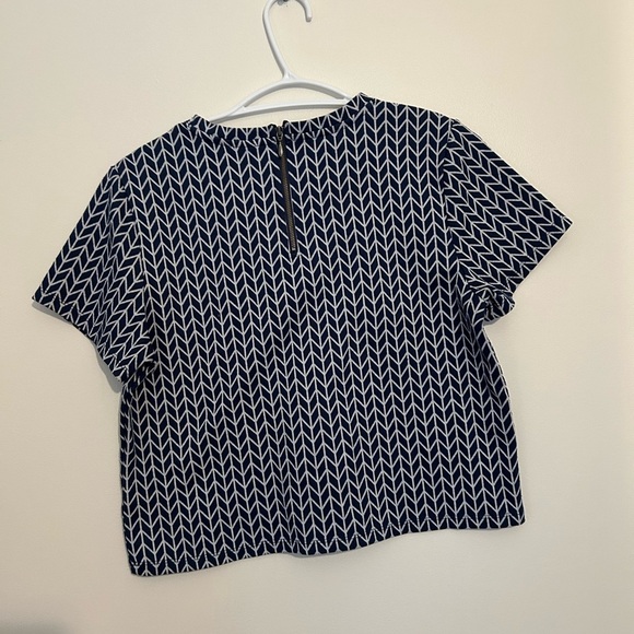 Women's Black and White Patterned Top - Picture 3 of 5